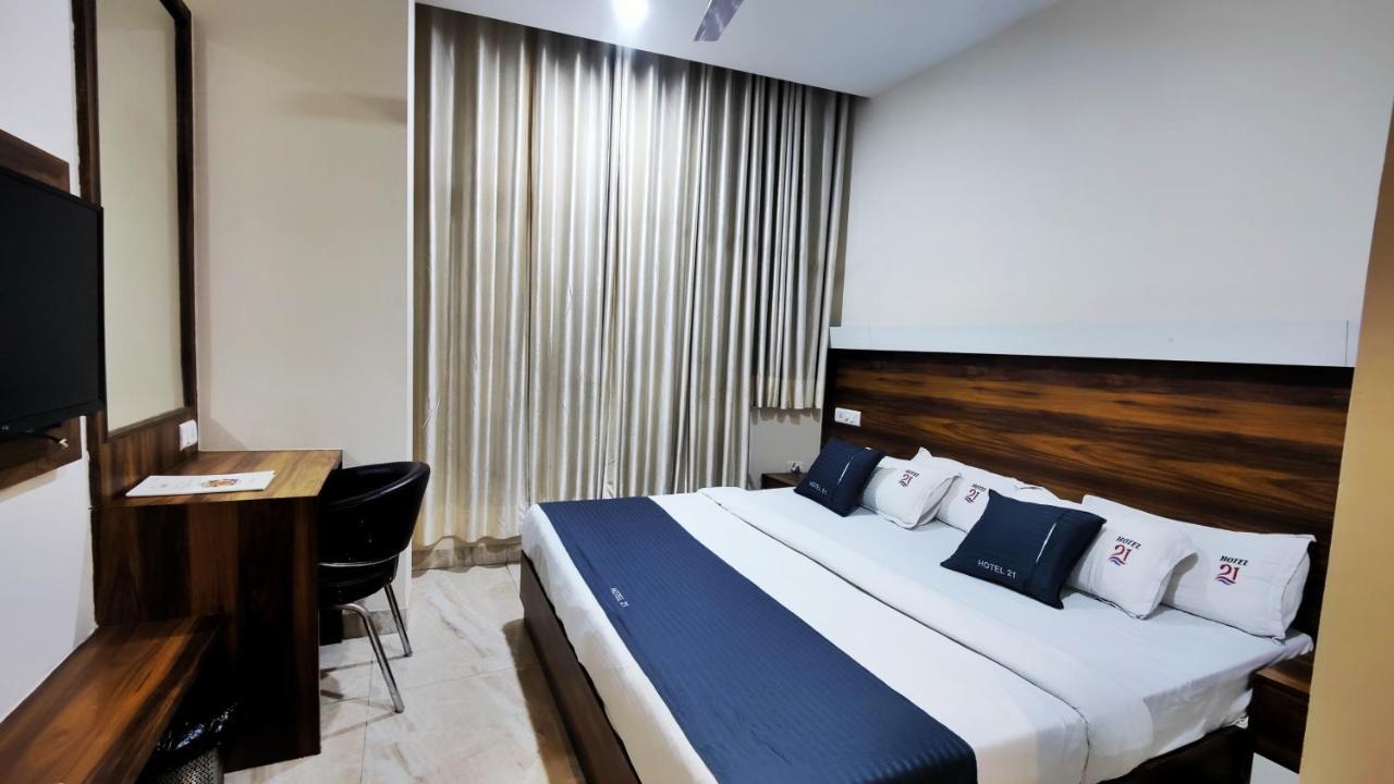 Hotel 21 Next To Chd Railway Station Chandigarh Exterior photo