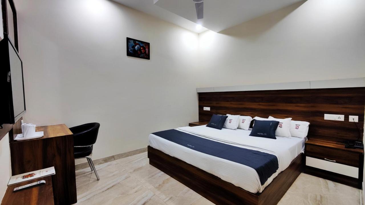 Hotel 21 Next To Chd Railway Station Chandigarh Exterior photo