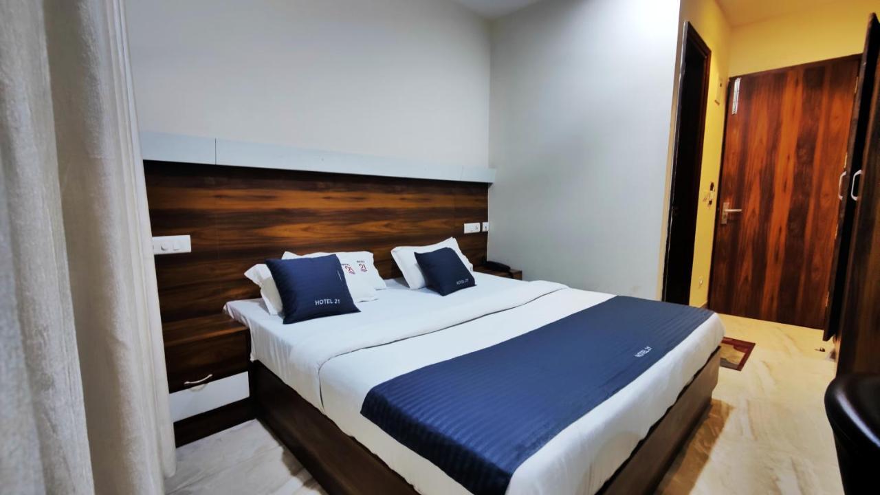 Hotel 21 Next To Chd Railway Station Chandigarh Exterior photo
