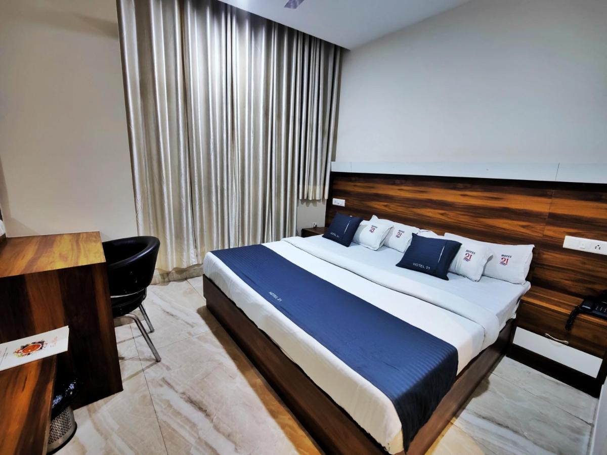 Hotel 21 Next To Chd Railway Station Chandigarh Exterior photo